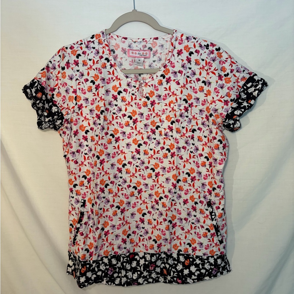 koi White Floral Short Sleeve Scrub Top w/Pink,Orange,black Blooms size med